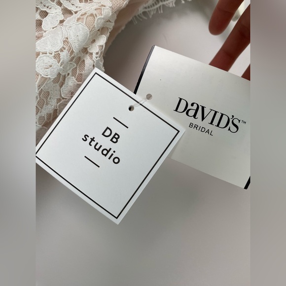 Women’s Size 4 David’s Bridal DB Studio Bridal Lace wedding dress NWT - Picture 7 of 12